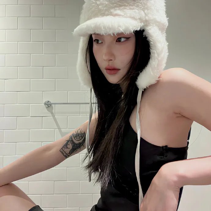 踉跄的女孩